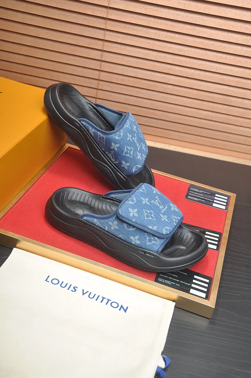 Men's men's shoes 💰340💶 [Louis Vuitton LV slippers] (high-end cowhide) counter 1:1 fashion style, a must-have for summer! The designer used LV’s iconic outsole. The original simple slippers instantly become fashionable! The upper is made of flexible special cowhide leather straps alternately, and the workmanship is exquisite! A must-have for stylish men in summer, size 38-45 (45 customized)